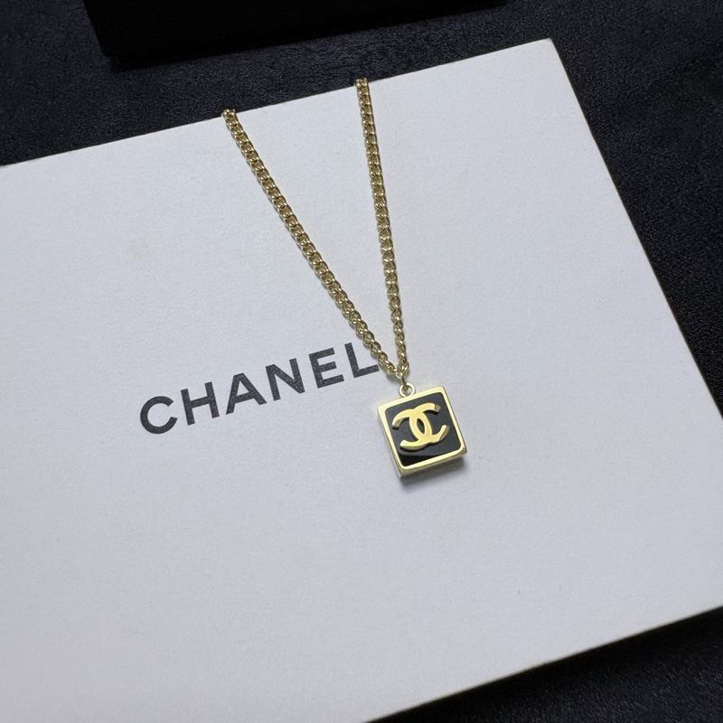 Chanel Necklace 06yxs139